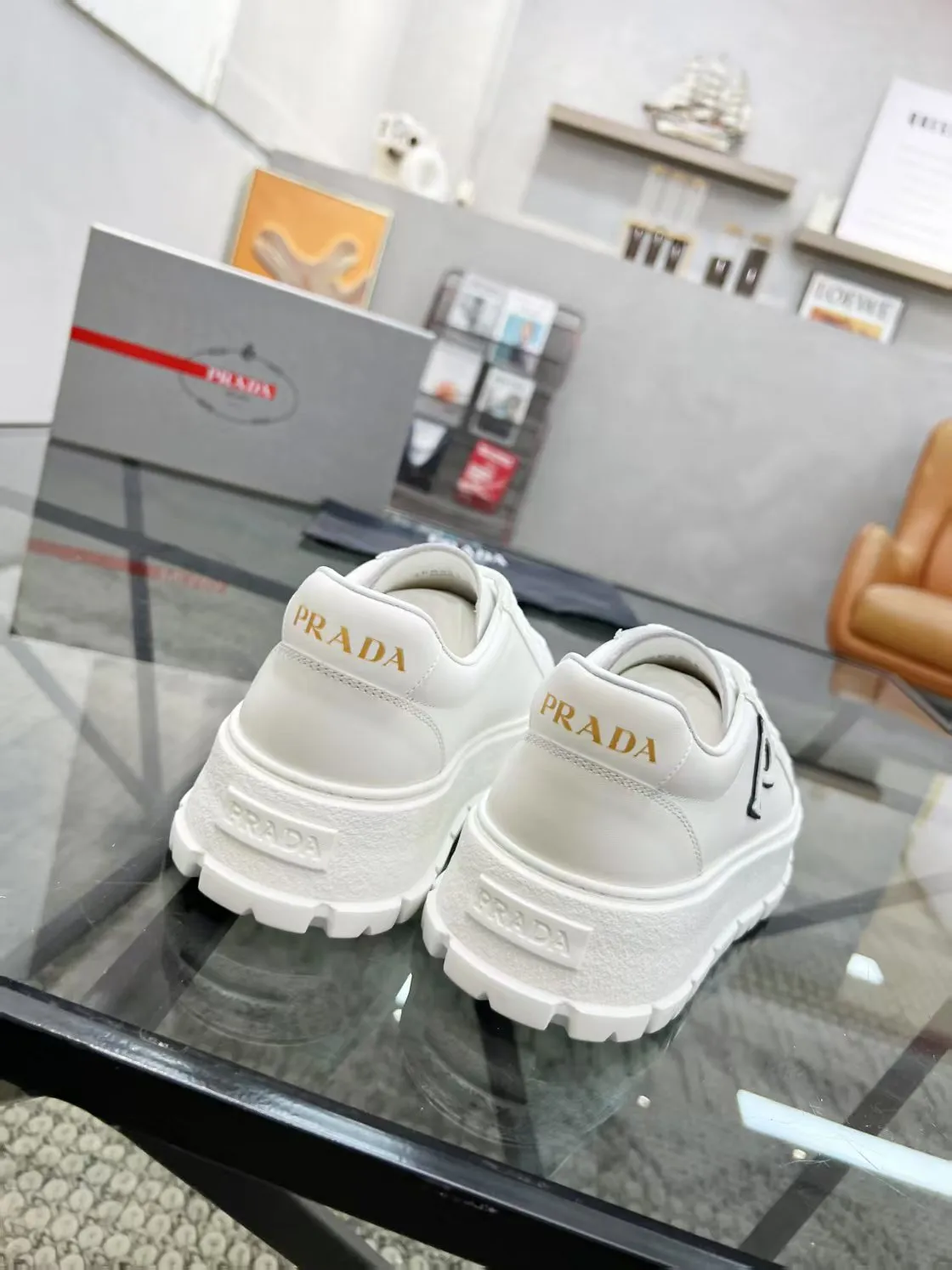 Men's Men's Shoes 💰440 [New Style] 🎍🎍Prada Prada's new men's leather sneakers, the highest version on the market, any comparison is welcome🆚! The original leather has excellent texture and is super high-end! Fetal sheep net lining imported from Italy, removable pad! Luxurious materials and fine workmanship, highly recommended! Code: 38-44 (45 can be customized